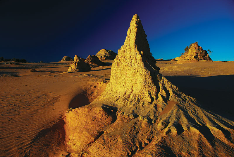 Exploring Lake Mungo National Park: a Portfolio