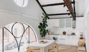 the whitewashed interior with an arched window at Poets Harbour in Fremantle