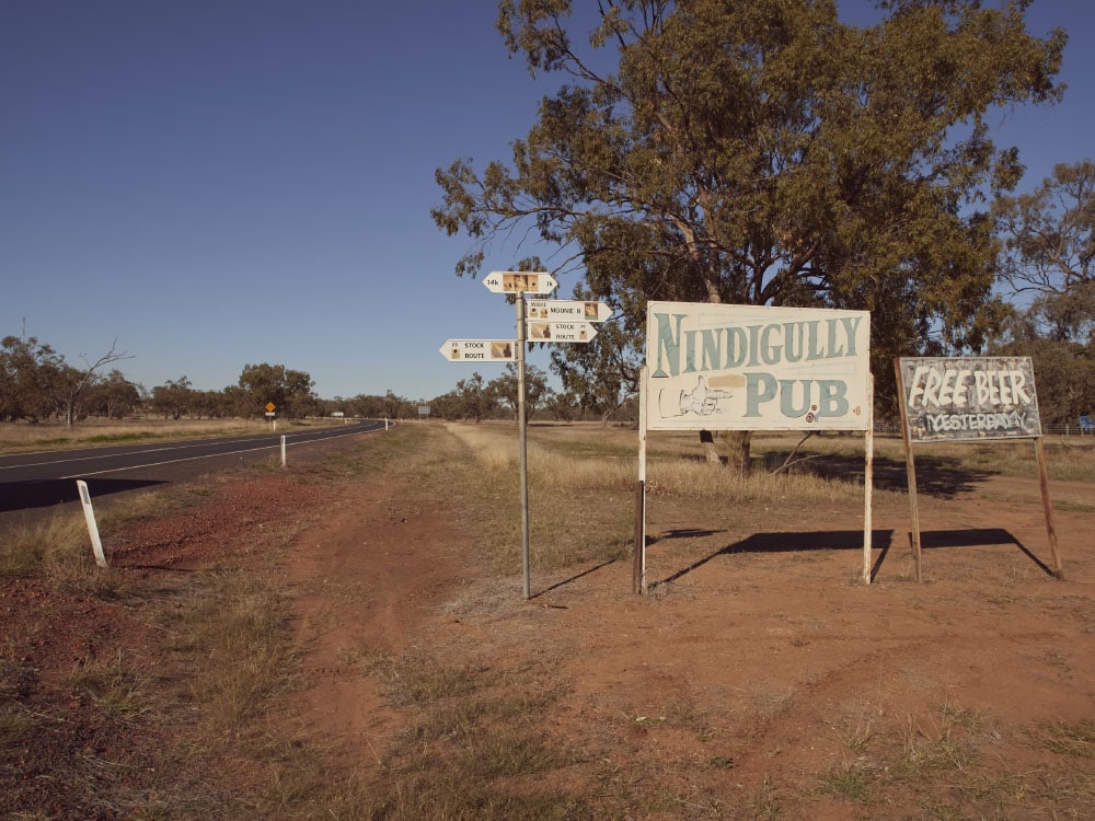 Nindigully pub