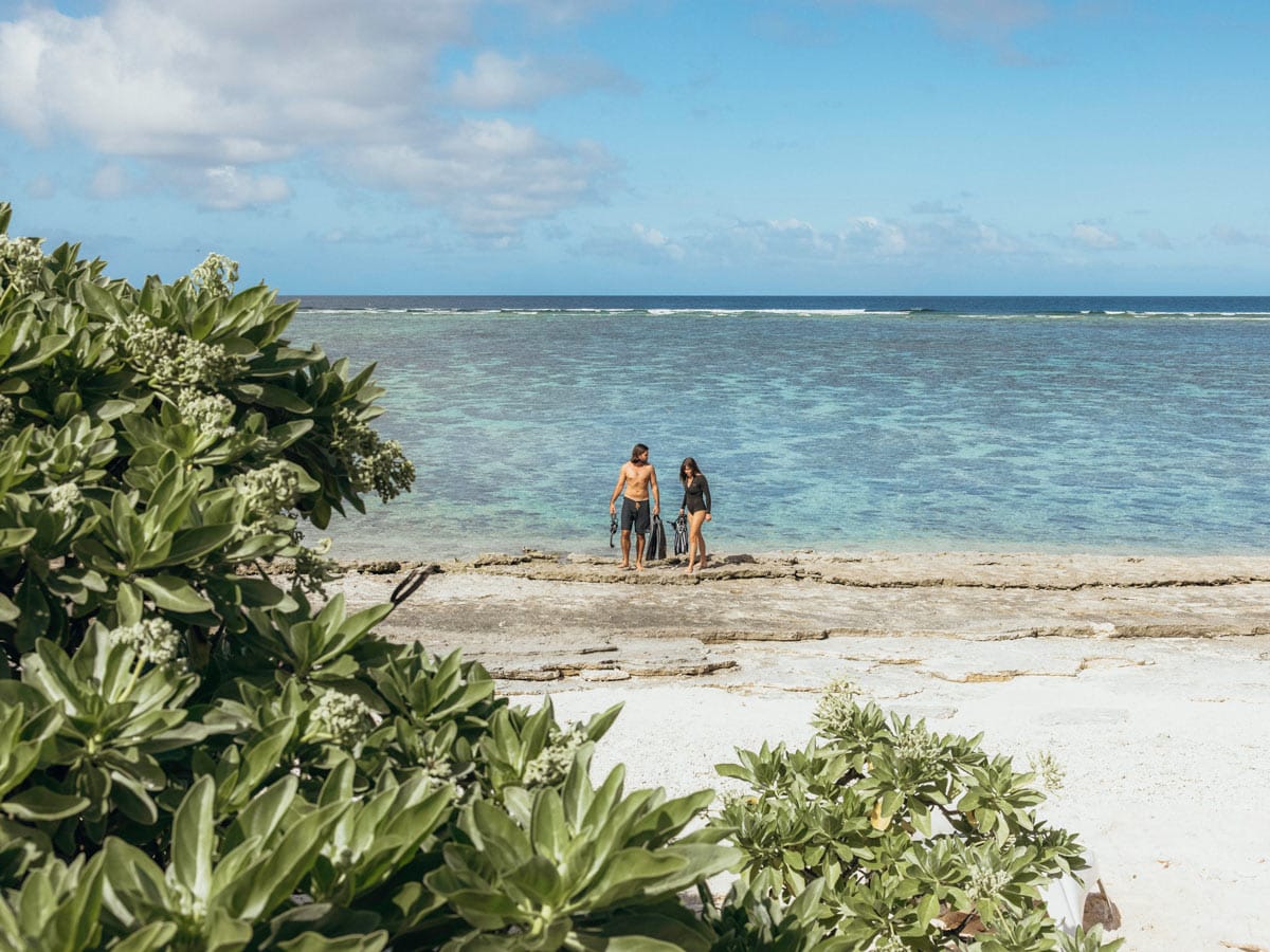 Couple walking on Lady Elliot Island at the Eco Resort in Bundaberg