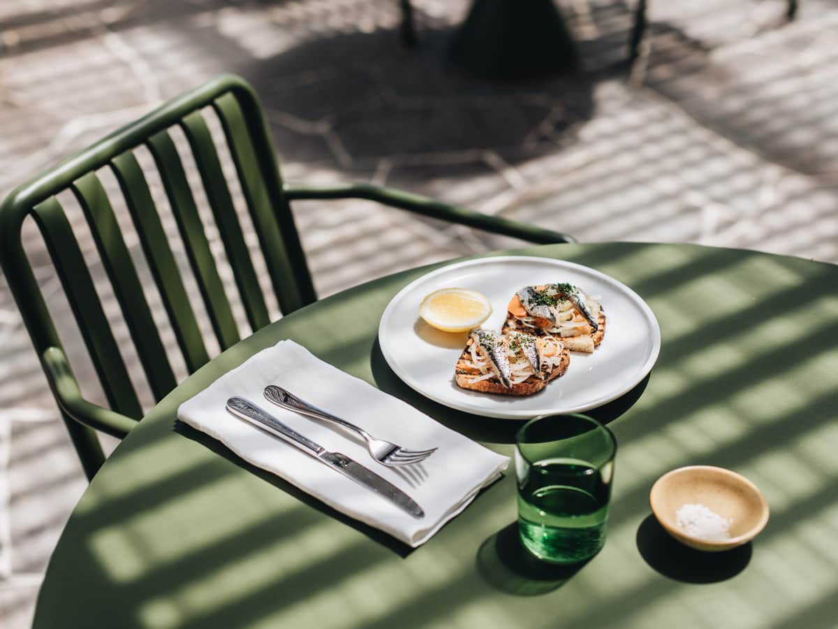 Breakfast on the patio at Arlo at the Oaks Ranch