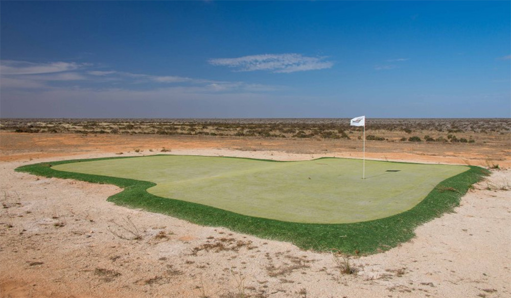 Play the world's longest Golf Course on the Nullarbor Plain